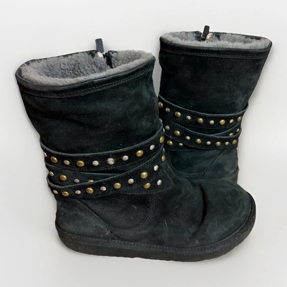 UGG Clovis US 8 Black Suede Boots Sheepskin Fur Studded Belted Zipper - Picture 1 of 11